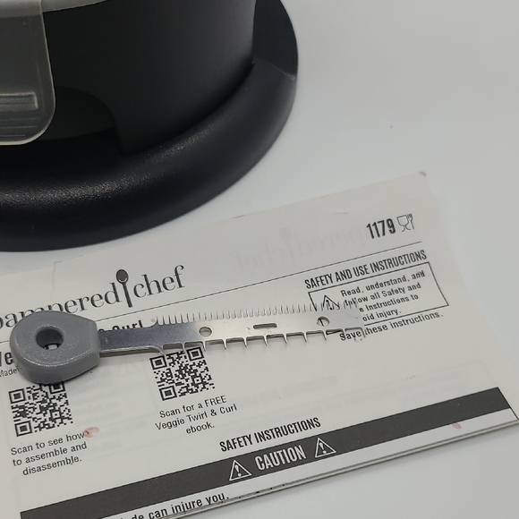 Pampered Chef Veggie Twil & Curl / Spiralizer - Picture 6 of 12